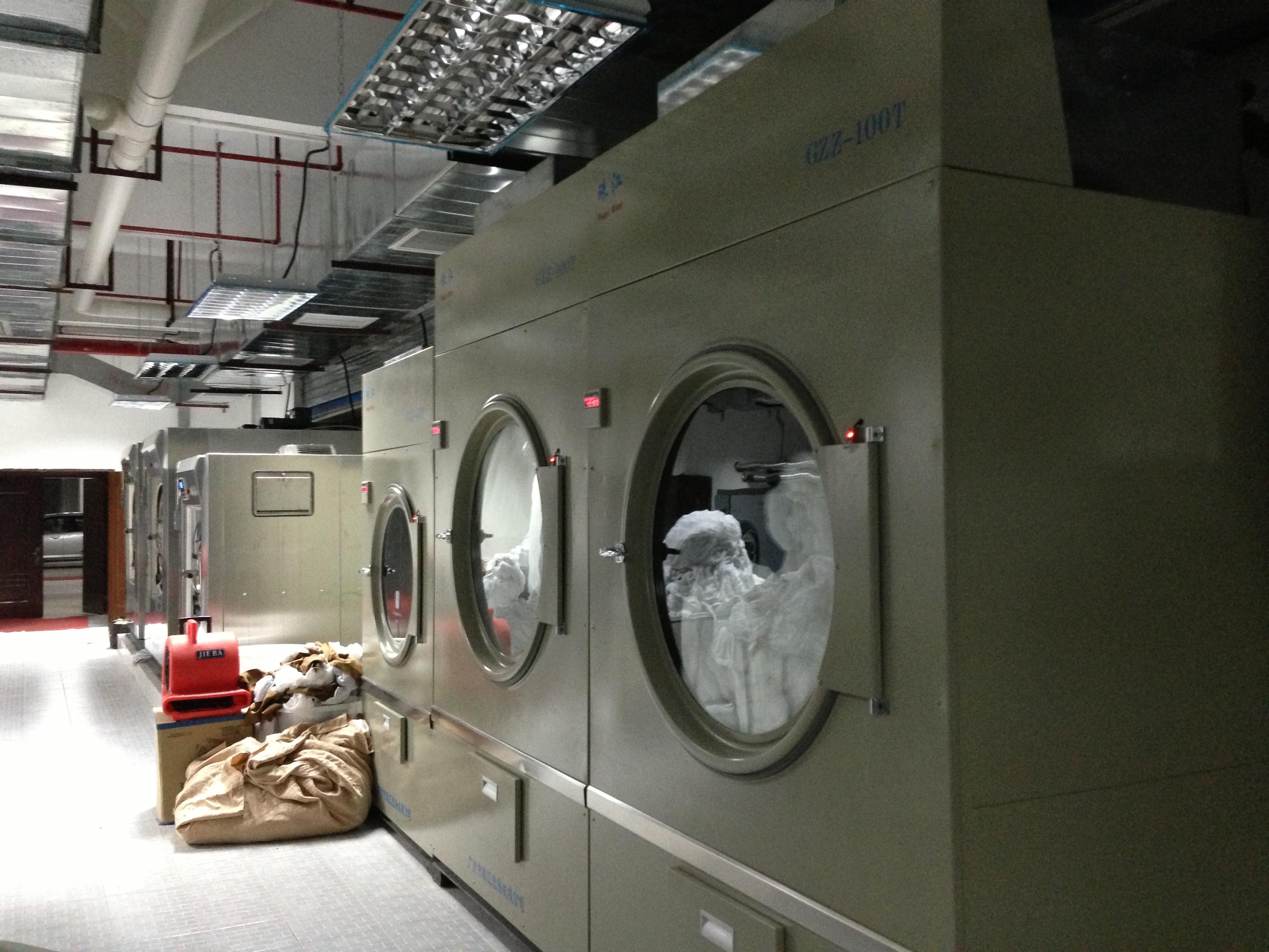 工业洗衣机生产厂家价格，宾馆专用工业洗衣机50kg清洁方案